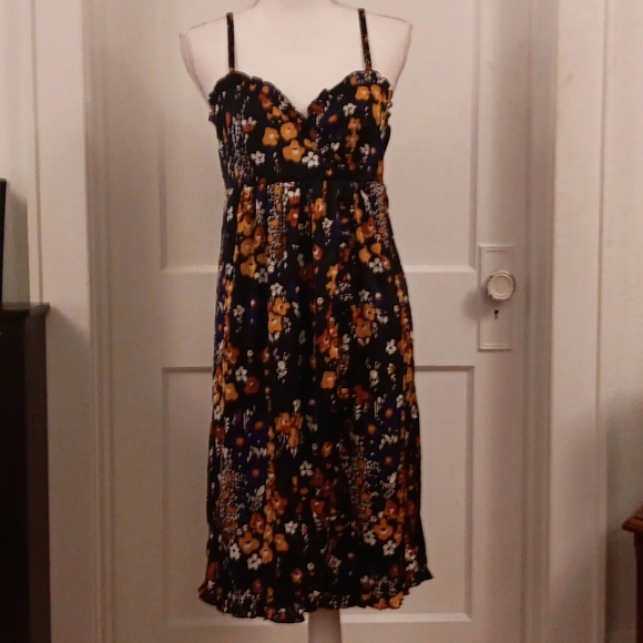 Dresses & Skirts - Black silky floral dress